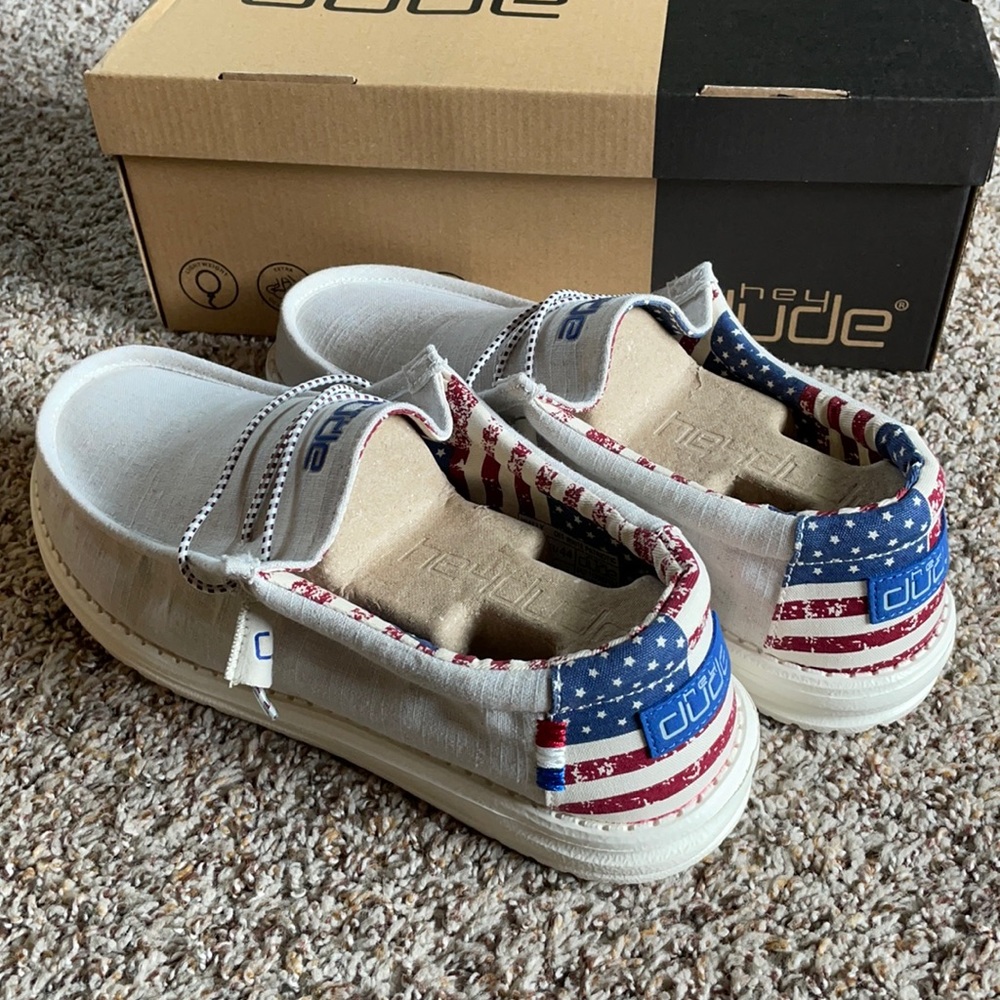 Hey dude Wally patriotic men’s shoes flag NEW Inbx
